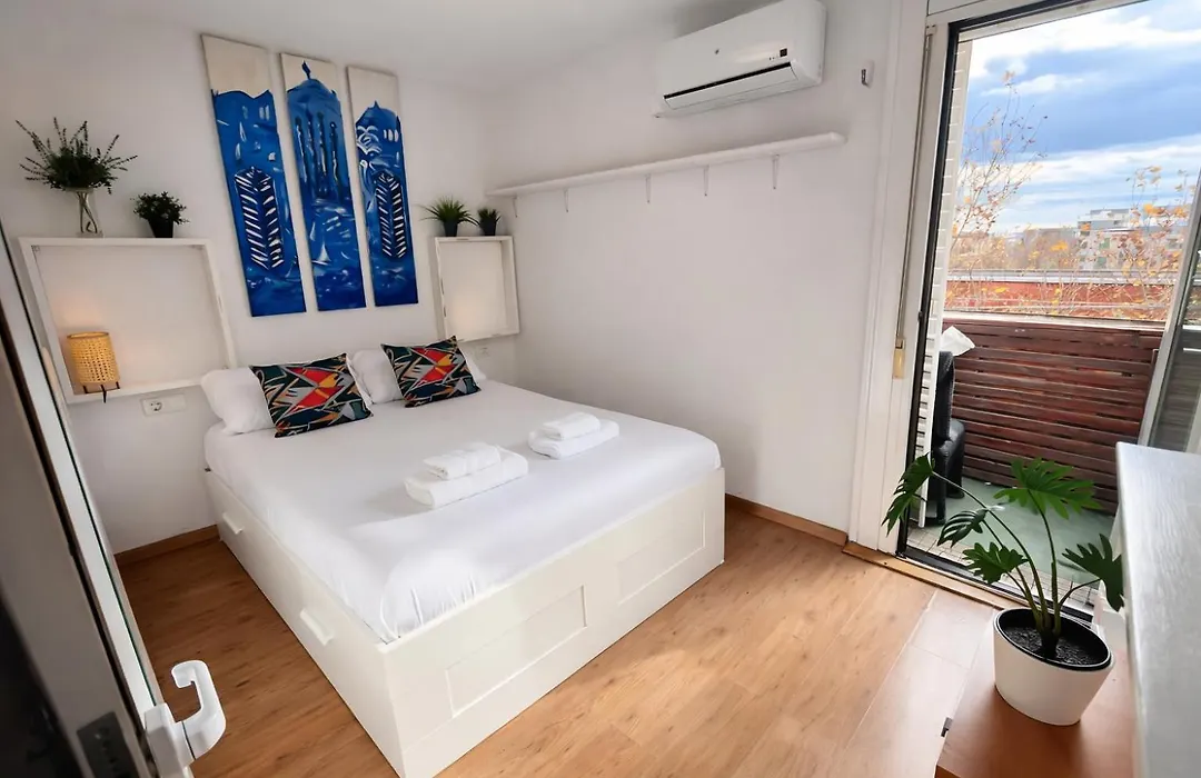 Recién Reformado! Port Forum a 2 minutos Metro a 10 minutos del Mar! 2 Hab y 1,5 Baños-1
