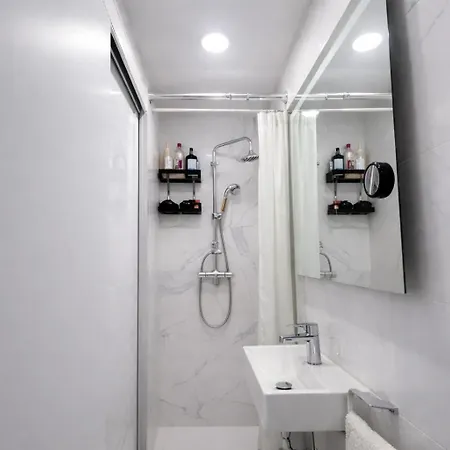 Recién Reformado! Port Forum a 2 minutos Metro a 10 minutos del Mar! 2 Hab y 1,5 Baños-3